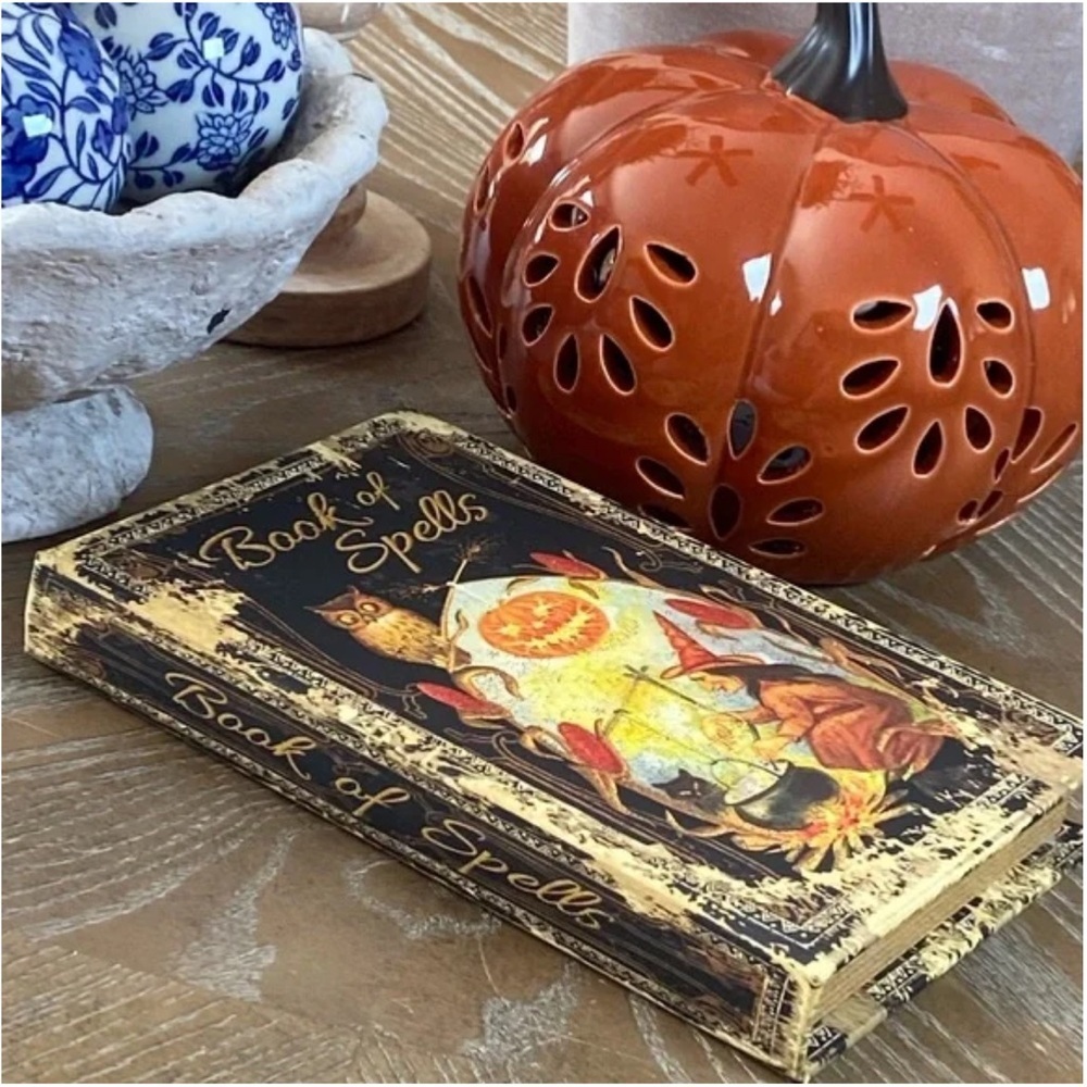 Vintage Inspired Halloween Salem Gothic Witch Spell Potion Faux Book Box NEW - Picture 4 of 6